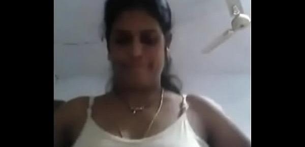  indian Mallu aunty showing boobs selfie